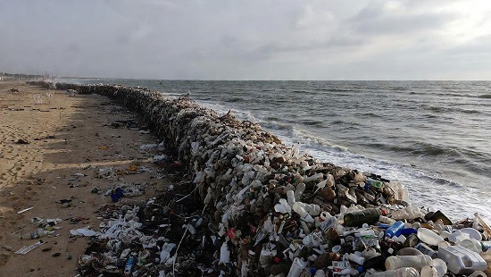 Mumbai to Install Plastic Barriers in Key Waterways to Protect Arabian Sea