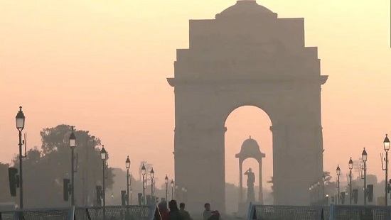 Delhi Continues to Choke as Air Quality Remains in ‘Very Poor’ Category