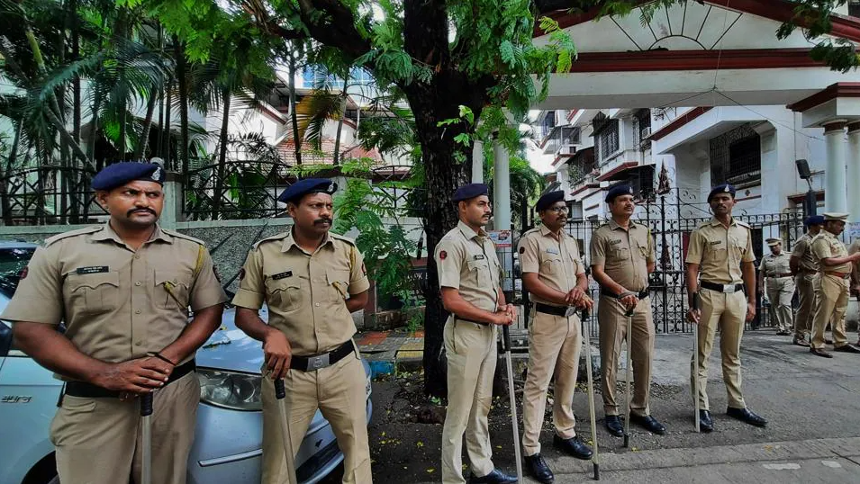 Thane Police Commissionerate Launches ‘Rehydration Shield’ Initiative, Distributes 70,000 ORS Bottles To On-Field Officers